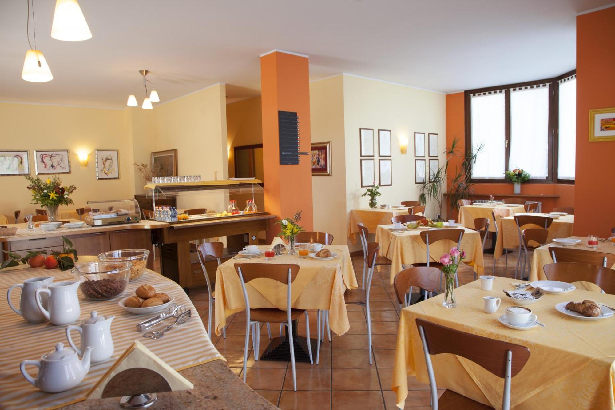 Hotel Naonis Cordenons Экстерьер фото