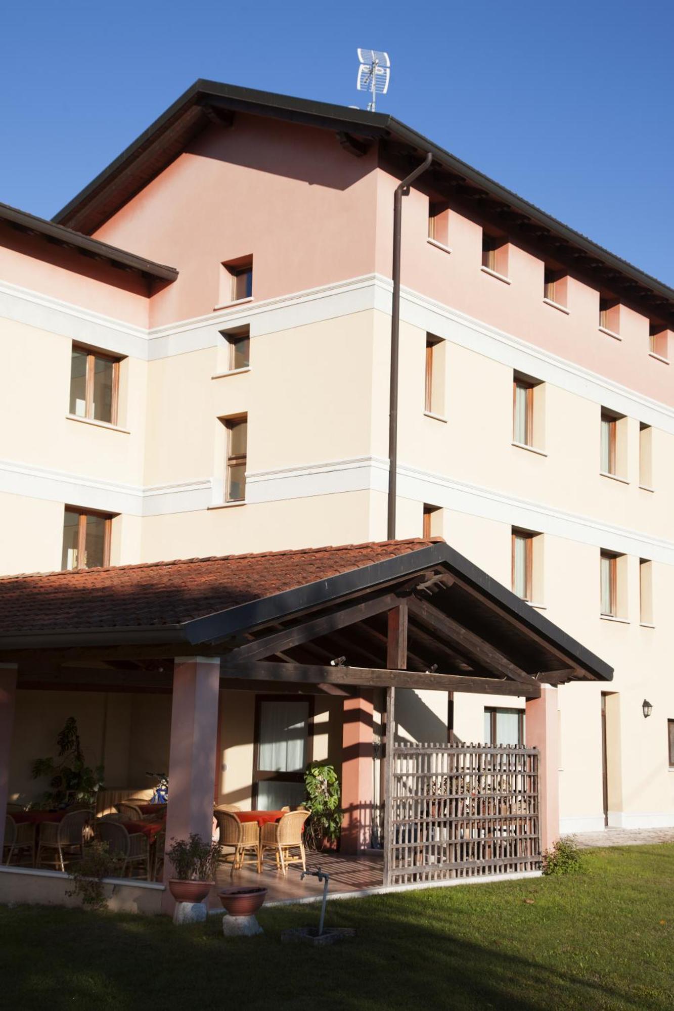 Hotel Naonis Cordenons Экстерьер фото