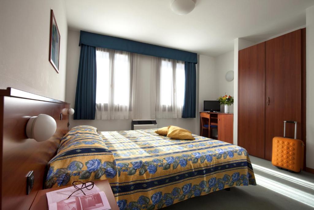 Hotel Naonis Cordenons Экстерьер фото