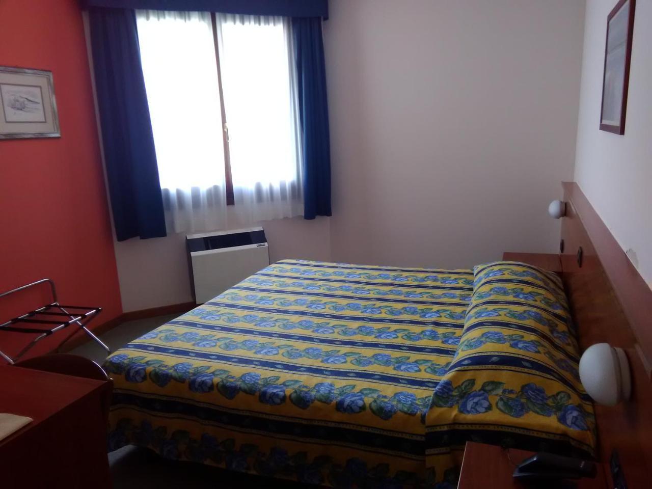 Hotel Naonis Cordenons Экстерьер фото