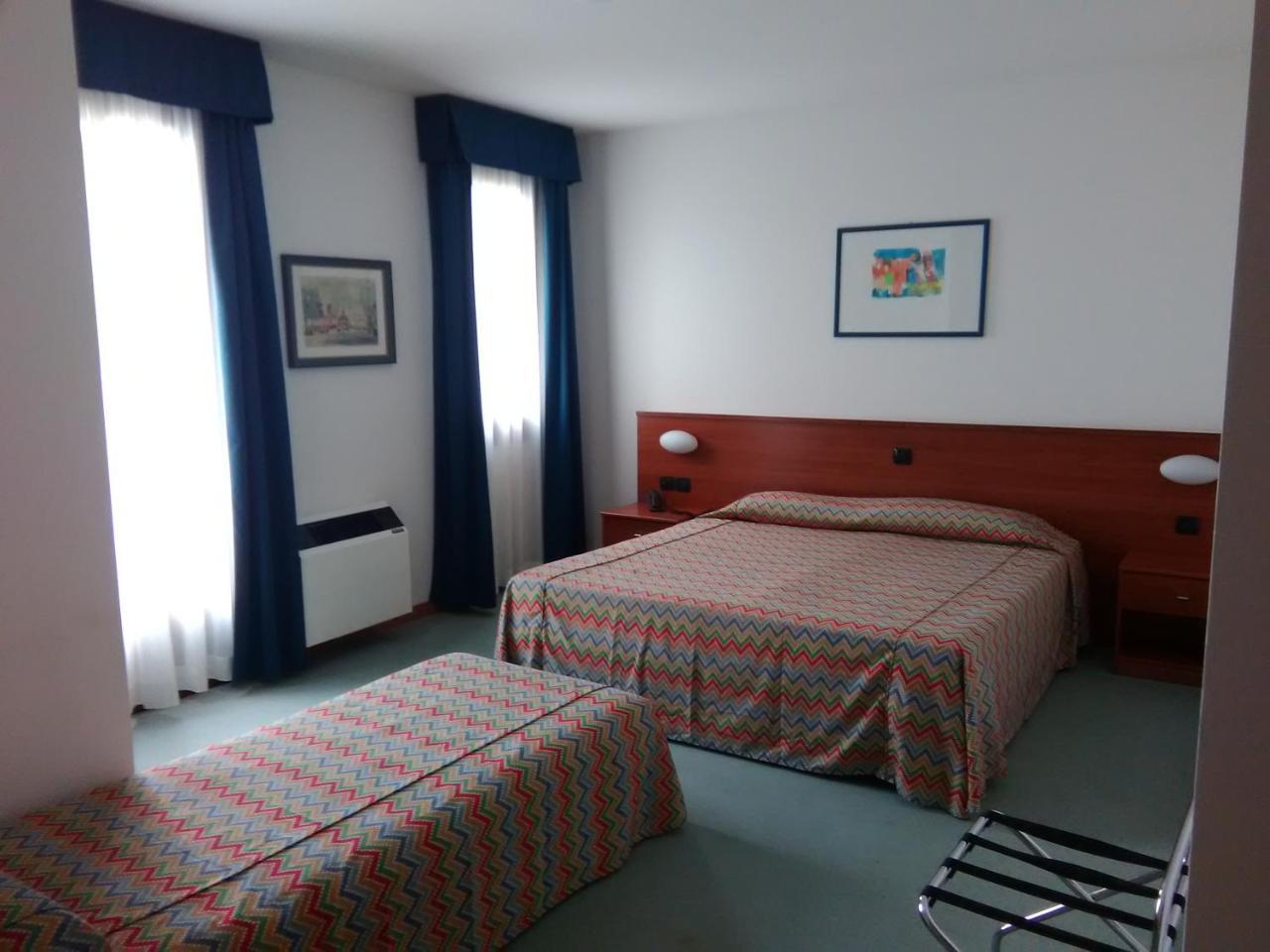 Hotel Naonis Cordenons Экстерьер фото